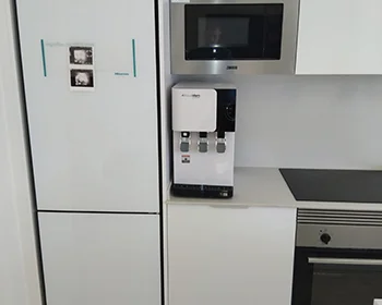 Sistema de osmosis inversa, fuente de sobremesa te ofrece agua potable filtrada